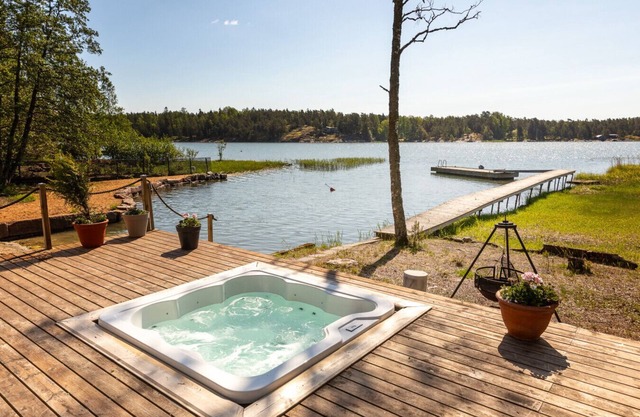 Villa Dynni · Villa Dynni - South Facing - Seafront - Jacuzzi