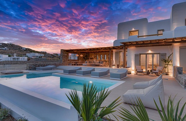 Villa Eden/Pool/4+1bdrms/5baths/10 guests outdoor dining/parking/garden/BBQ