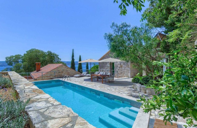 Villa Eden - two charming stone houses with sea views