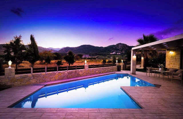 Villa Elenitsa - Stylish Property Just 200m from Beach & Restaurants