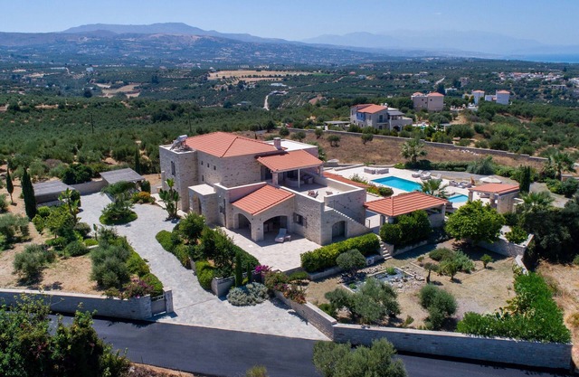 Villa Elia, By Hellocrete