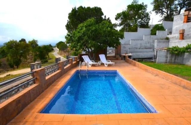 Villa Emma, tranquility, views of the mountains and the castle of hostalric