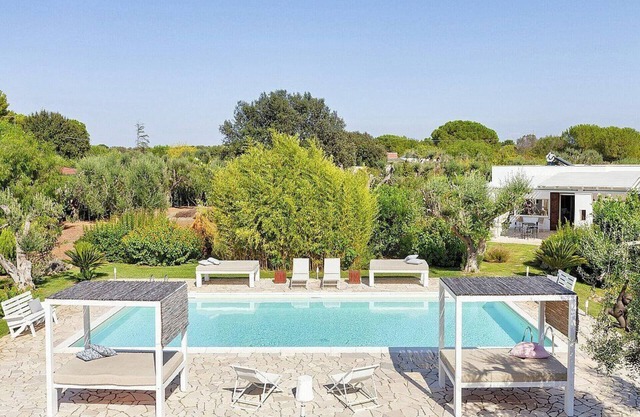Villa Enara: A modern and graceful one-story villa in a quiet position, surrounded by the Apulian countryside, with Free WI-FI.