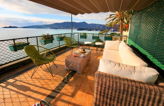 VILLA ENRICA by KlabHouse- 4BR w/AC & Terrace & Seaview & Prkg