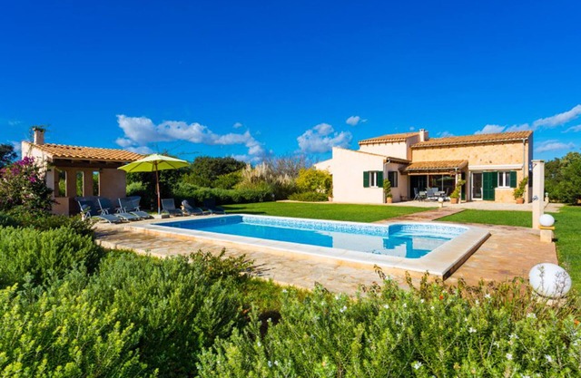 Villa Son Pere, charming rural house in idyllic location