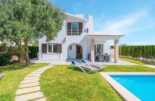 Villa 'Es Raco Sa Rapita' with Sea View, Private Pool and Wi-Fi