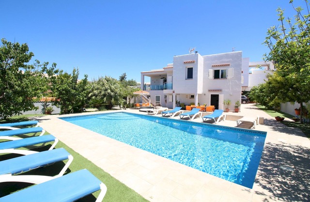 Villa Sunset - Large House | Great Location | Private Pool | A/C + Wifi