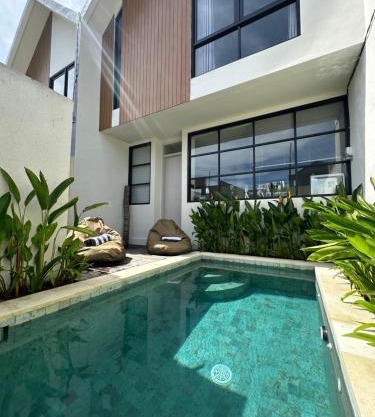 Villa Essenza - Luxury 2BR with Private Pool in Berawa Canggu