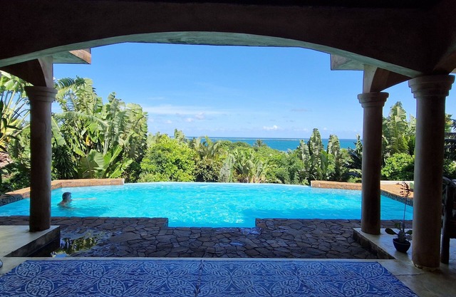 Villa exclusive avec piscine vue panoramique sur la mer et la forêt, parc, wifi.