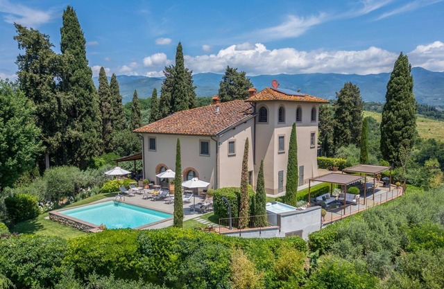 Villa Fratini - Six Bedroom Villa, Sleeps 12