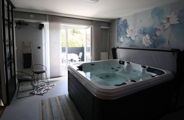 Villa FABY with Jacuzzi in Saint Maurice