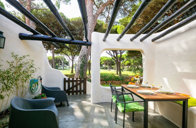 Villa facing golf with great comfort and 5 min from the beach