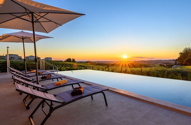 Villa Faloniga with pool in Vizinada, Istria