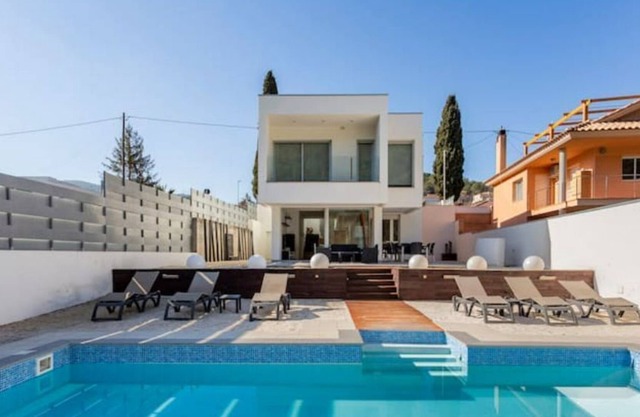 Villa Familiar de Lujo con Piscina en Pleno Garraf
