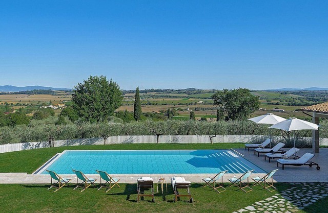 Villa Fara Grande: An elegant and welcoming three-story villa surrounded by olive groves, with Free WI-FI.