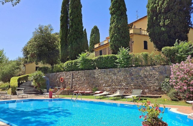 Villa Farnetta Grande: A spacious and welcoming three-story villa located in the heart of the Val d'Orcia, with Free WI-FI.