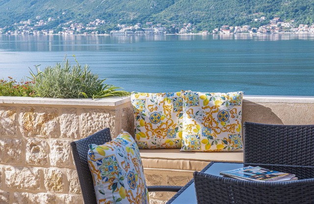 Villa FELIZ - Luxury Stone Villa with Pool near Perast
