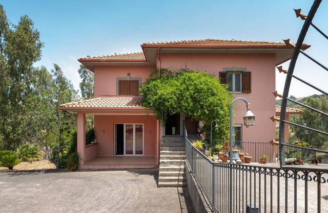Villa "Filippa" with Mountain View, Private Terrace & Private Garden