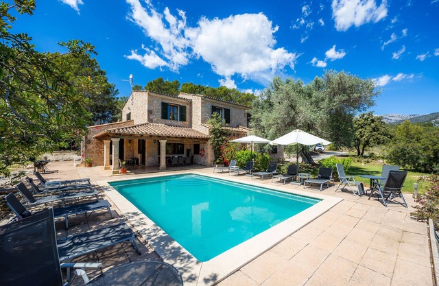 Villa 'Finca Moscari' with Private Pool, Wi-Fi and Air Conditioning
