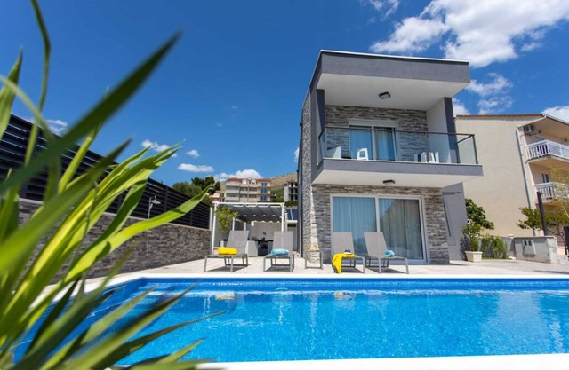 Villa Florentina with Heated Pool