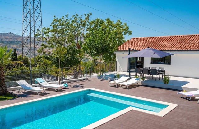 Villa Florinda with Pool and Gym near Split
