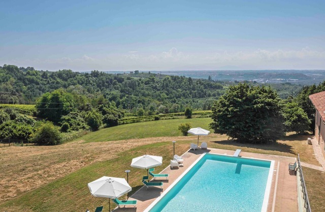Villa Fogliacchi - Five Bedroom Villa, Sleeps 10