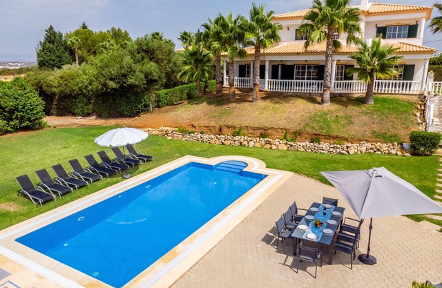 Villa for 10 people, with private pool