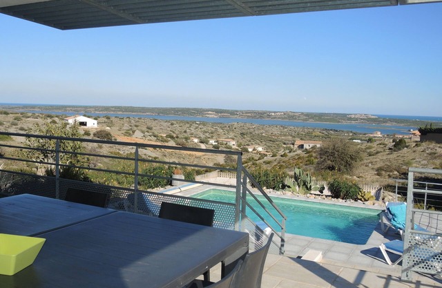 Villa for 2 people, with 1 master bedroom, sea view.