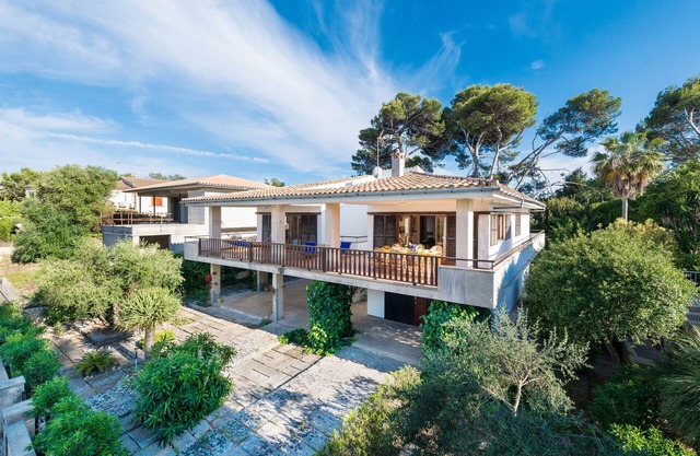Villa for 8 with garden and table tennis, 150m from the beach, Mal Pas, Alcudia