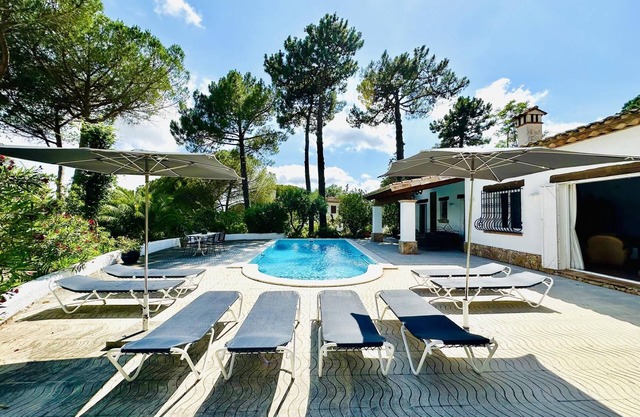 Villa for 8 people with private pool, Wifi, parking