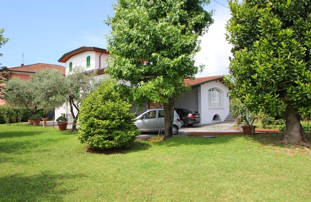 Villa for 8 People with Garden, A/C, 4,5km from Sea