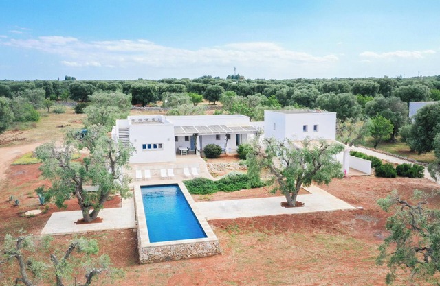 Villa "Fora" near the Sea with Pool, Wi-Fi, Garden & Terrace