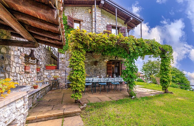Villa Formaga- relax and view lake, Gargnano, Italy