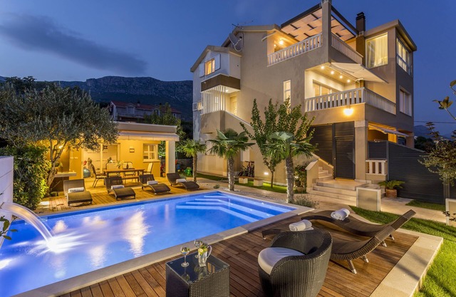 Villa Fox Exclusive - HEATED POOL, SEA VIEW, GYM & BBQ