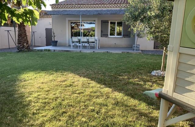 Villa with garden in charming village near Avignon
