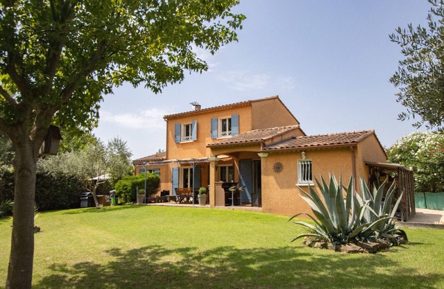 Villa "Loane" holiday rental with swimming pool