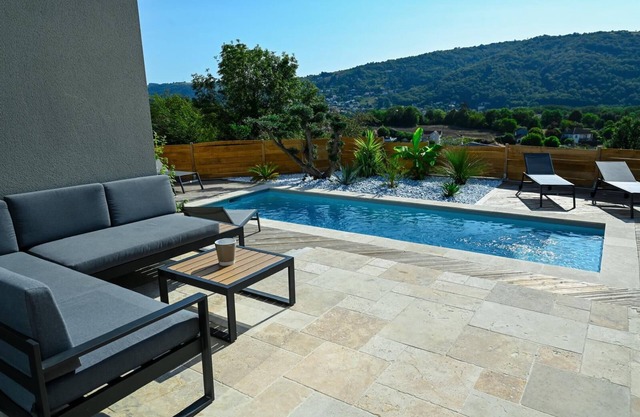 Villa Kevin Piscine, Pool House et Pétanque 6 à 8 Personnes