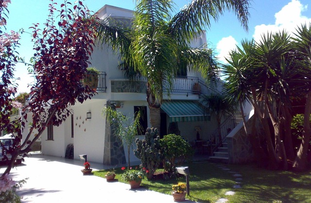 Villa Francesca 100 mt from the sea. It can accommodate up to 10 guests.