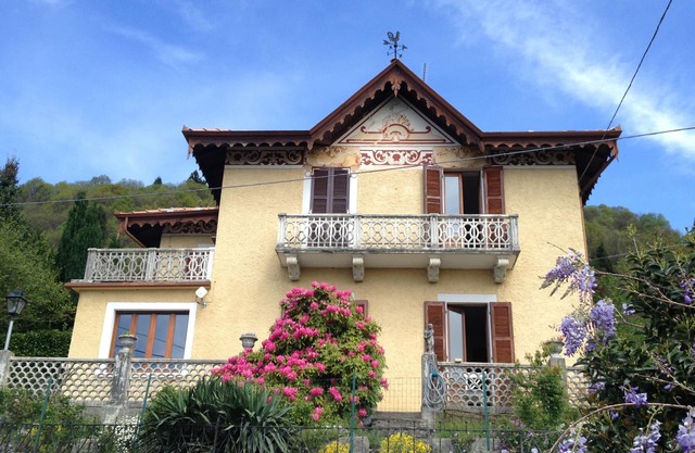 Villa from 1900: spectacular lake view, sunny terrace, water bed and jacuzzi