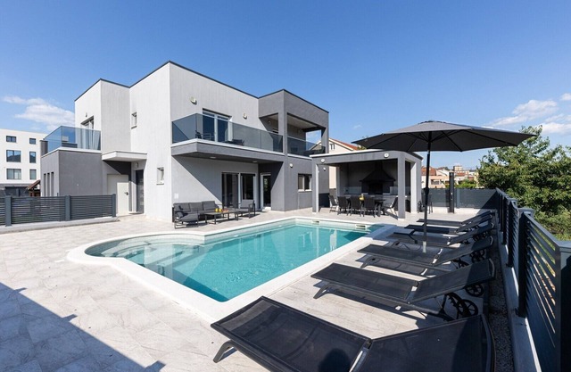 Villa Gabriel with heated pool, Jacuzzi, sauna, children playground, WIFI, private parking, pet friendly