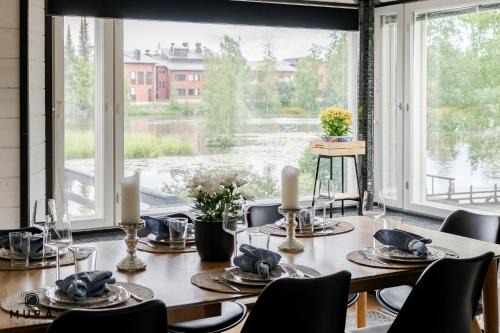 Villa Gaia - Luxury villa with jacuzzi and beach close to trainstation 10 minutes from Tampere city! 1,5 hours to Helsinki