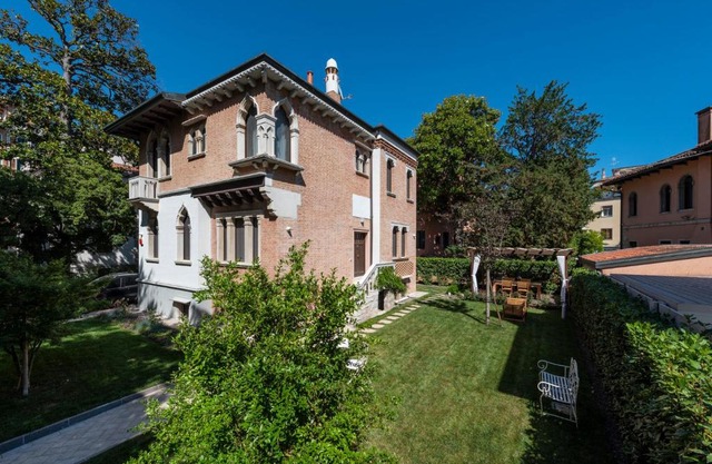 Villa Gallo 1915, luxurious villa with garden and SPA