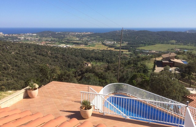 Villa Gardenia with pool and breathtaking sea and mountain views, 2-5 pers.