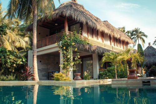 Villa Gato Surf Houses grande 4-6 personas, Starlink, AC, alberca, 50 m del spot La Saladita