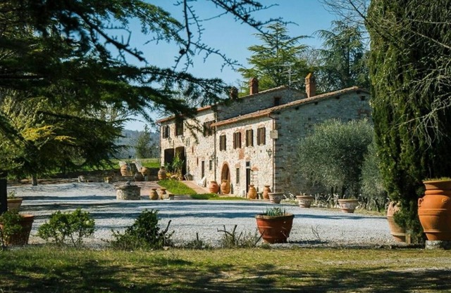 Villa Ghirlanda beautiful villa casale with p/pool in Chiantishire