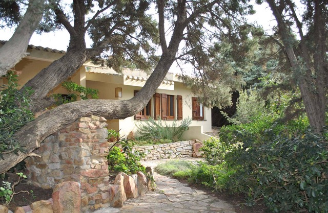 VILLA GINEPRO 1 - VILLASIMIUS - VILLA WITH BIG GARDEN 300 METERS FROM THE SEA