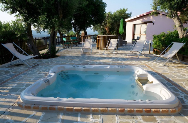 Villa 'Ginestra Con Jacuzzi' with Mountain View, Wi-Fi and Air Conditioning