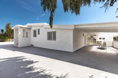 Villa Giove a Bari by BarbarHouse
