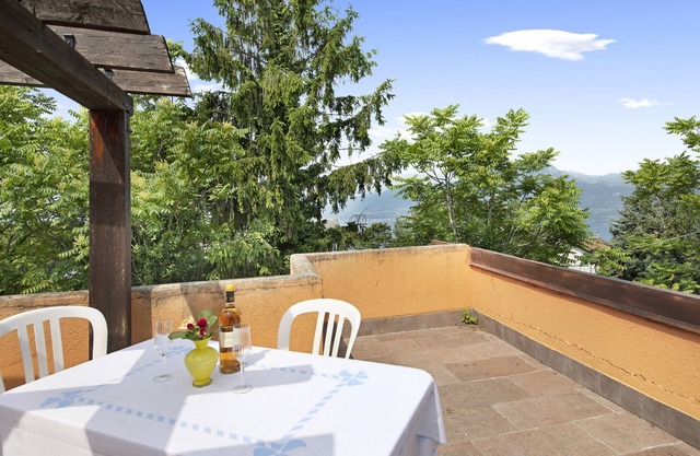 Villa "Glicine" with Lake View, 2 Private Terraces & Wi-Fi