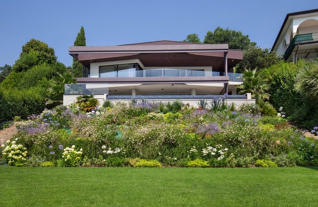 Villa Grace with Pool on the Lake